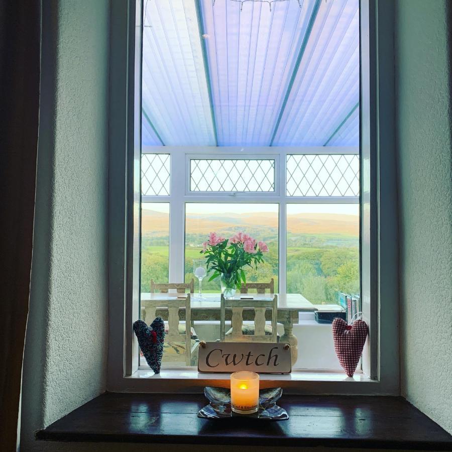 Cwtch Farm Bed & Breakfast Ystalyfera Exterior foto