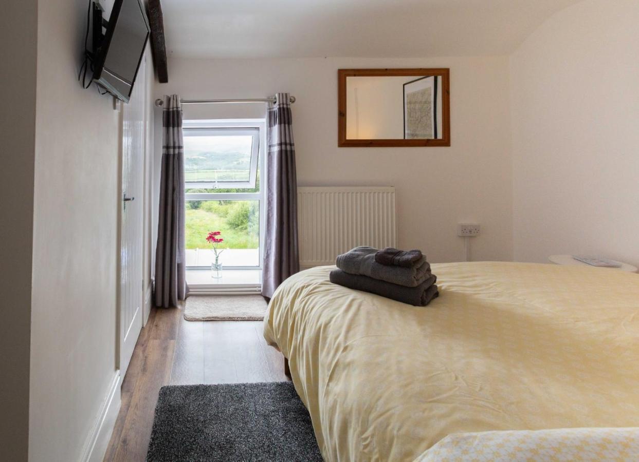 Cwtch Farm Bed & Breakfast Ystalyfera Exterior foto