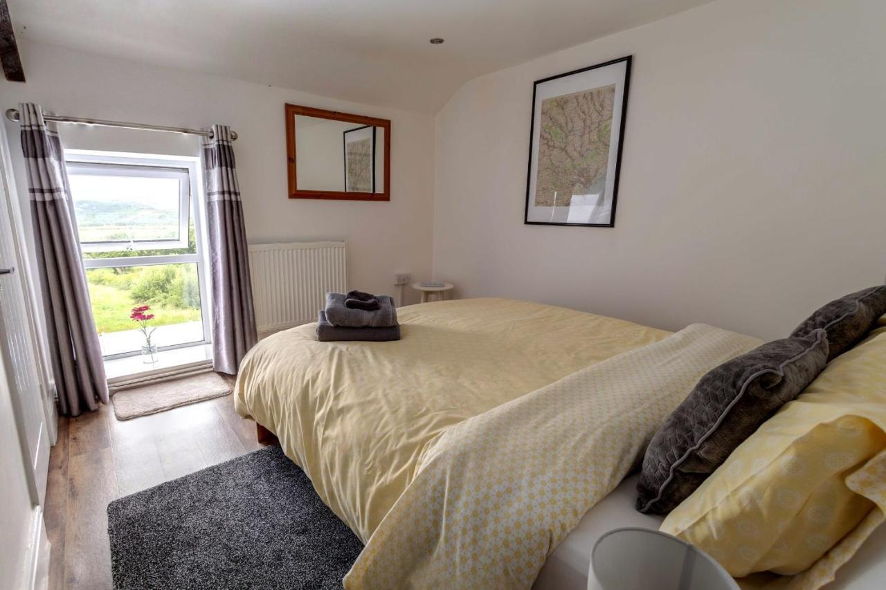 Cwtch Farm Bed & Breakfast Ystalyfera Exterior foto