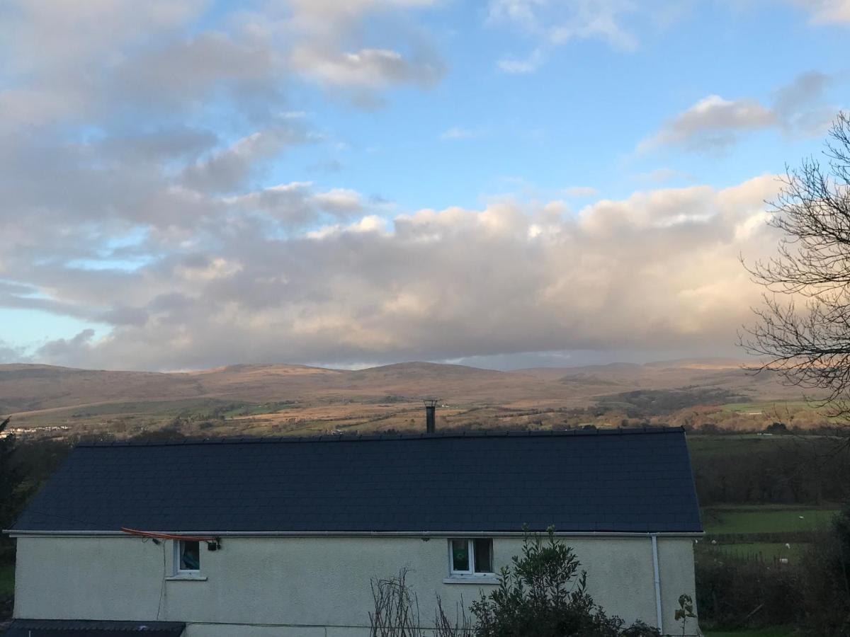 Cwtch Farm Bed & Breakfast Ystalyfera Exterior foto